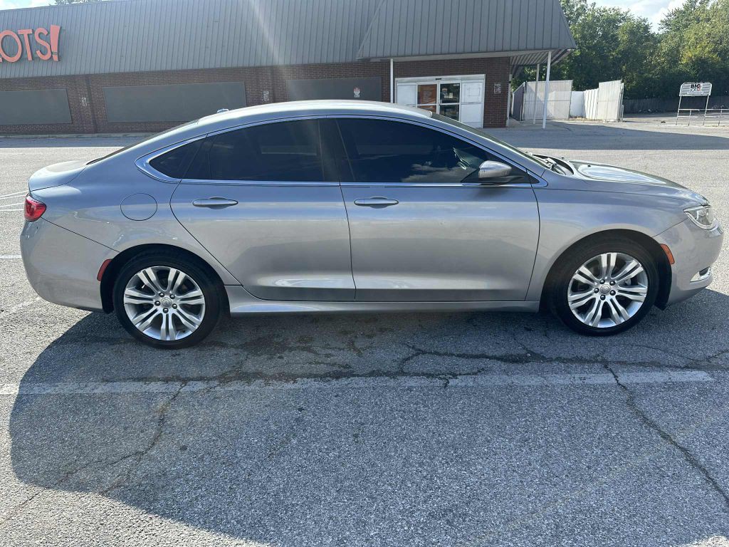 2015 Chrysler 200 Image 7