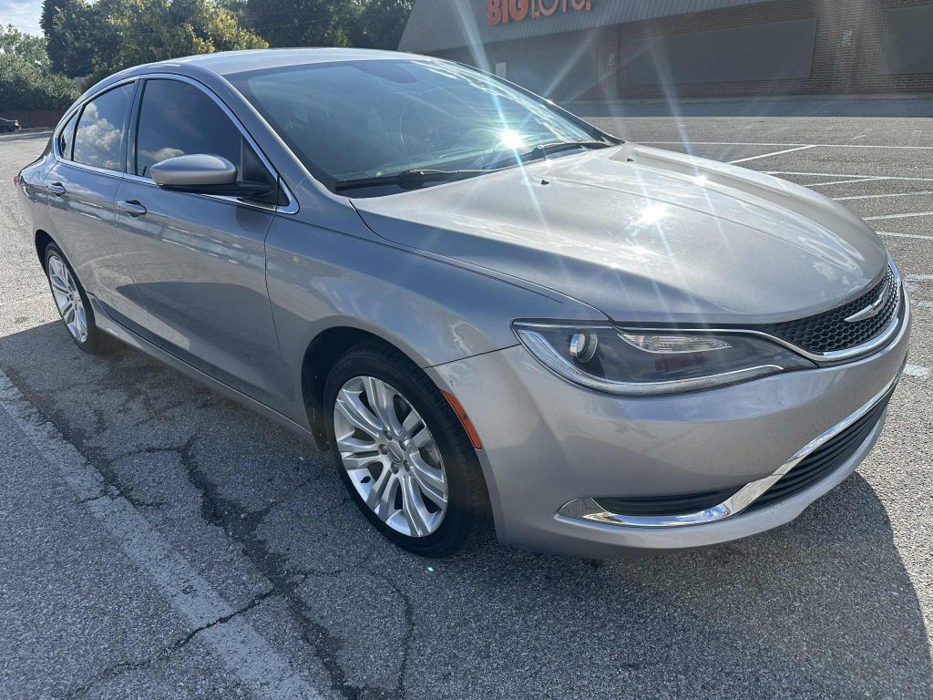 2015 Chrysler 200 Image 8