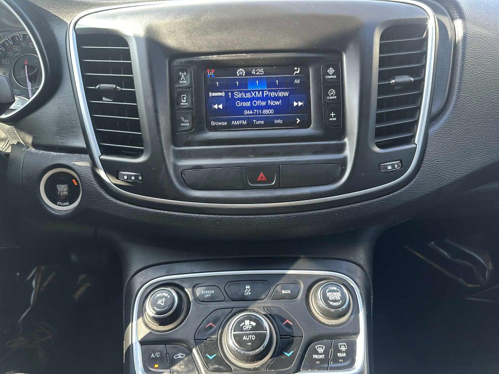 2015 Chrysler 200 Image 15