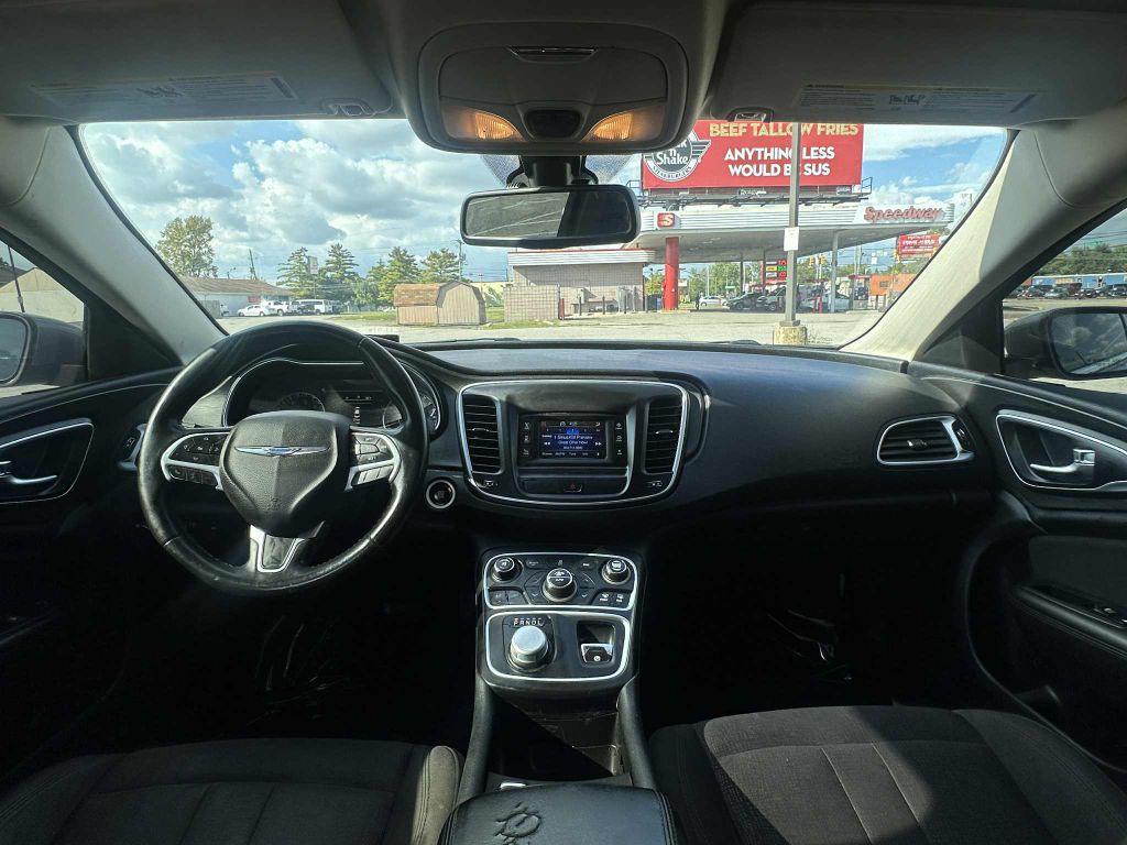 2015 Chrysler 200 Image 16