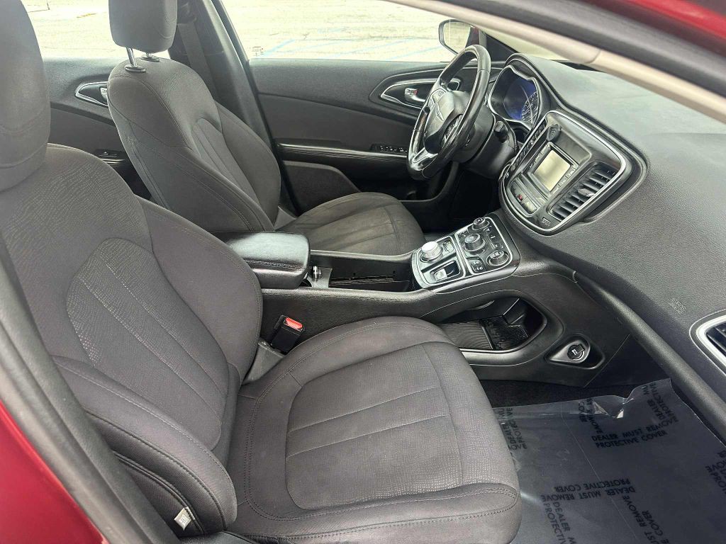 2015 Chrysler 200 Image 5