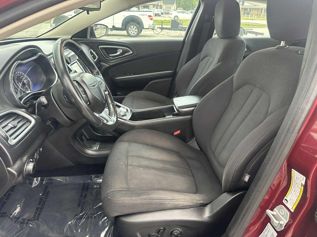 2015 Chrysler 200 Image 11