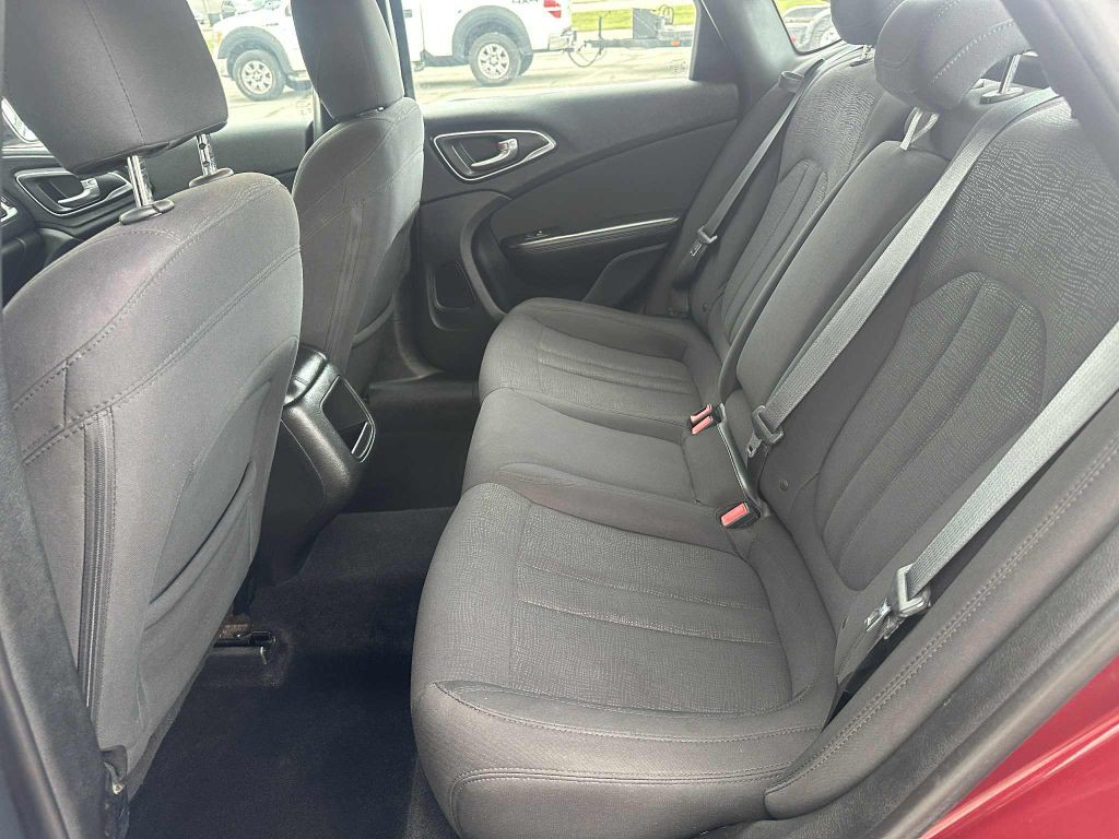2015 Chrysler 200 Image 12