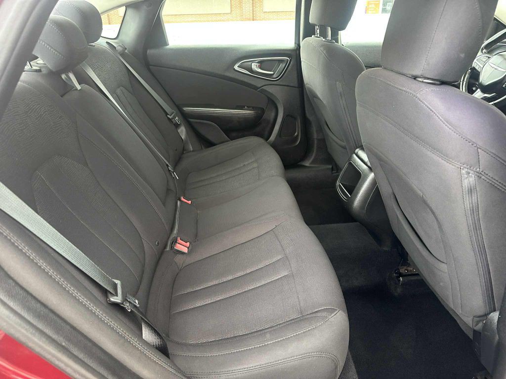 2015 Chrysler 200 Image 13