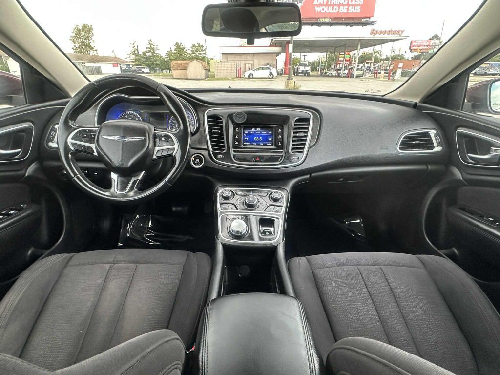 2015 Chrysler 200 Image 18