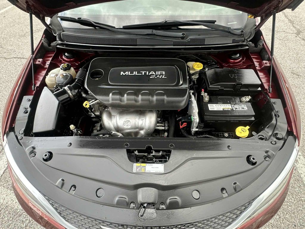 2015 Chrysler 200 Image 19