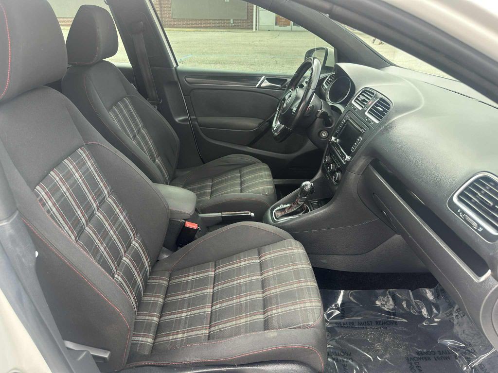 2013 Volkswagen GTI Image 11