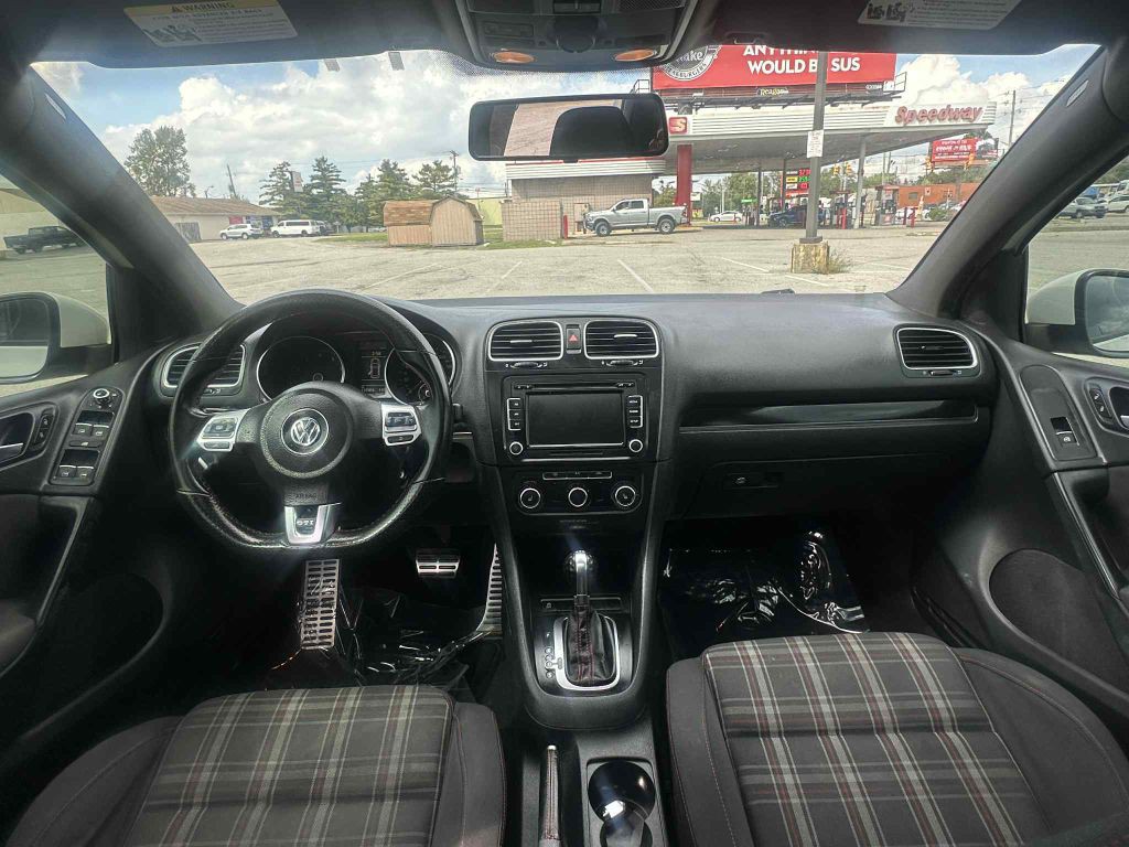 2013 Volkswagen GTI Image 12