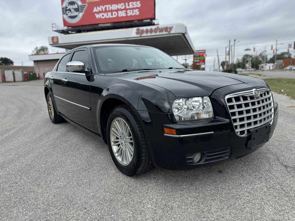 2010 Chrysler 300 Image 3