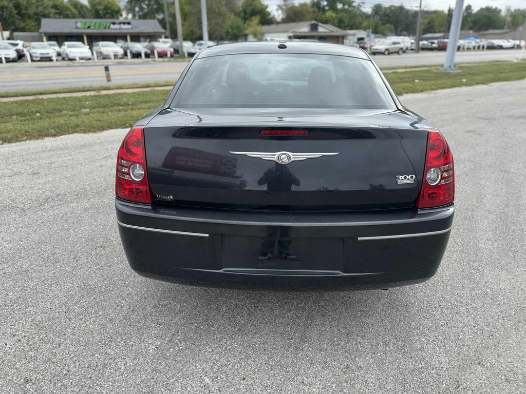 2010 Chrysler 300 Image 7