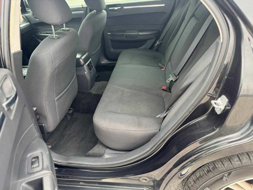 2010 Chrysler 300 Image 10