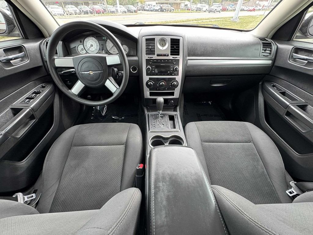 2010 Chrysler 300 Image 13