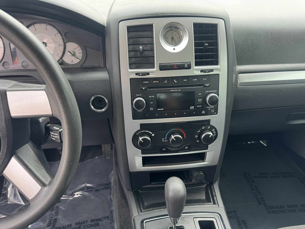 2010 Chrysler 300 Image 15