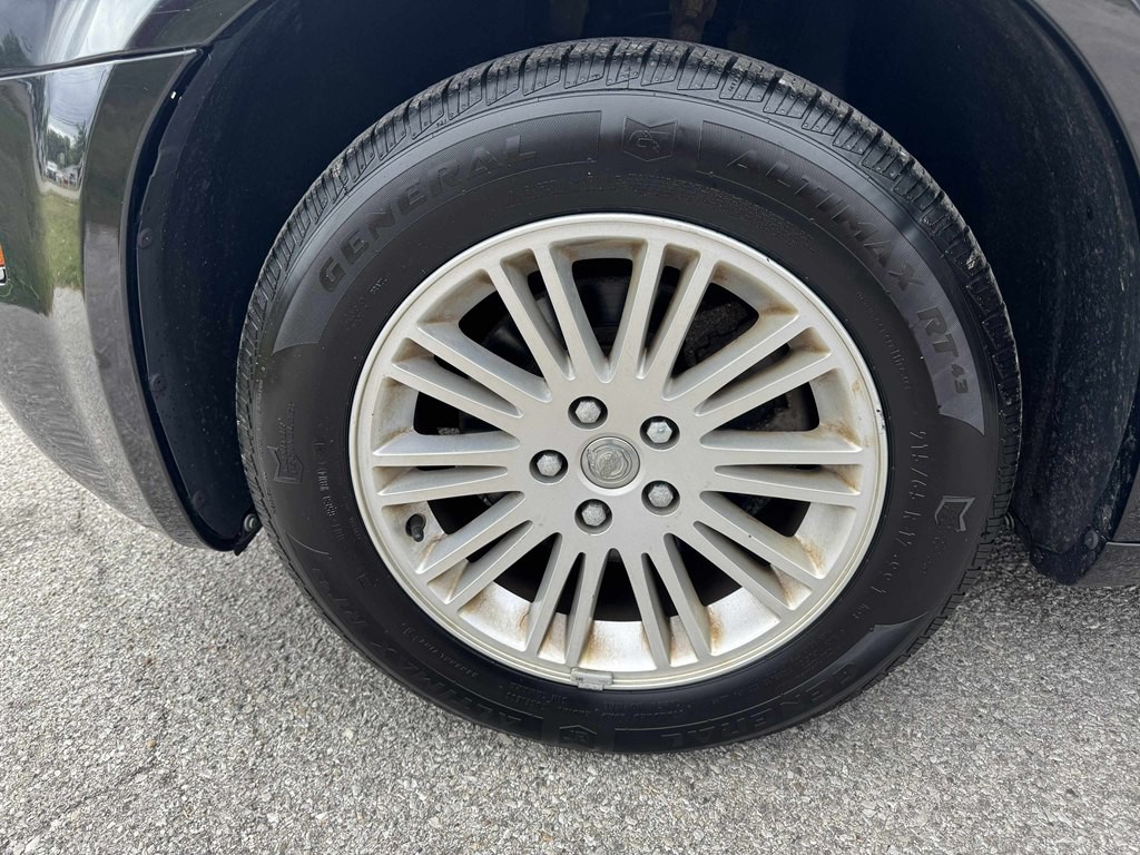 2010 Chrysler 300 Image 16