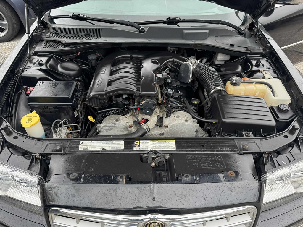 2010 Chrysler 300 Image 17