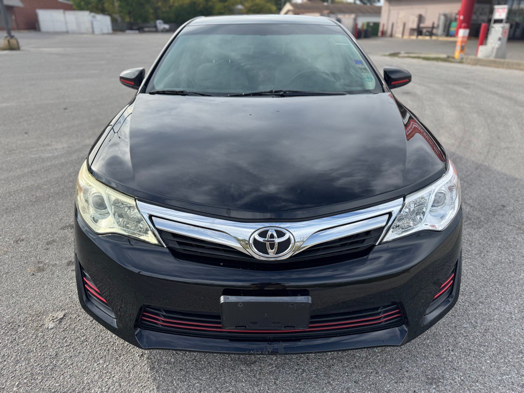 2012 Toyota Camry Image 2