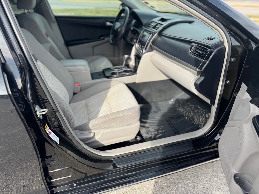 2012 Toyota Camry Image 12