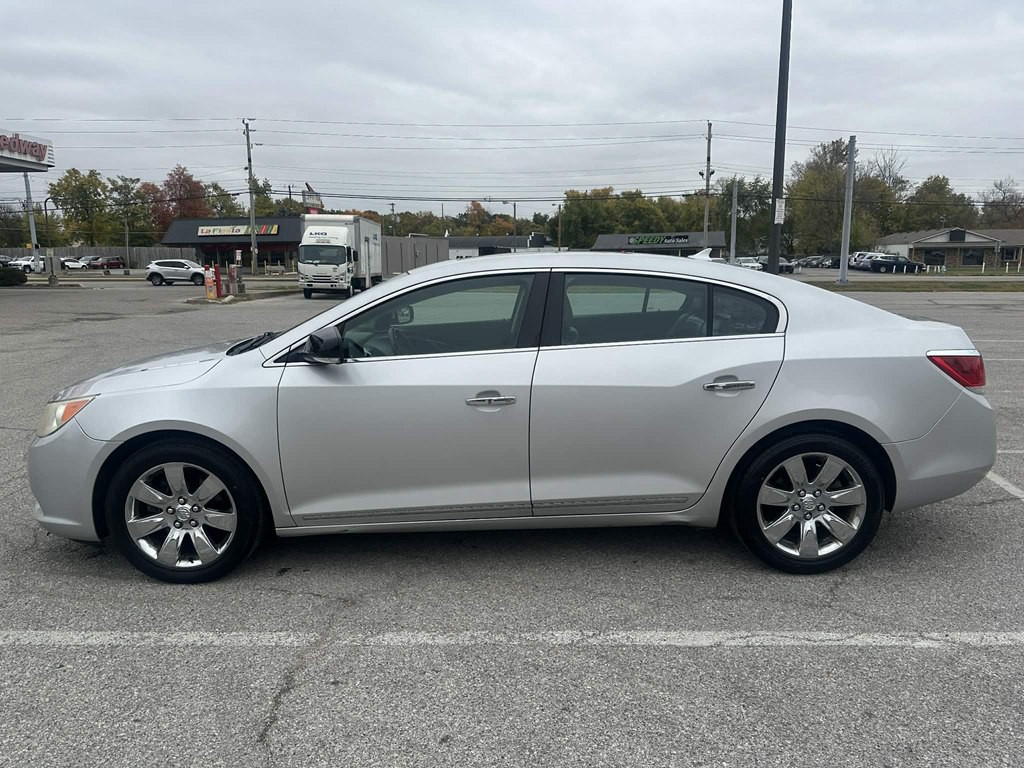 2011 Buick Lacrosse Image 3