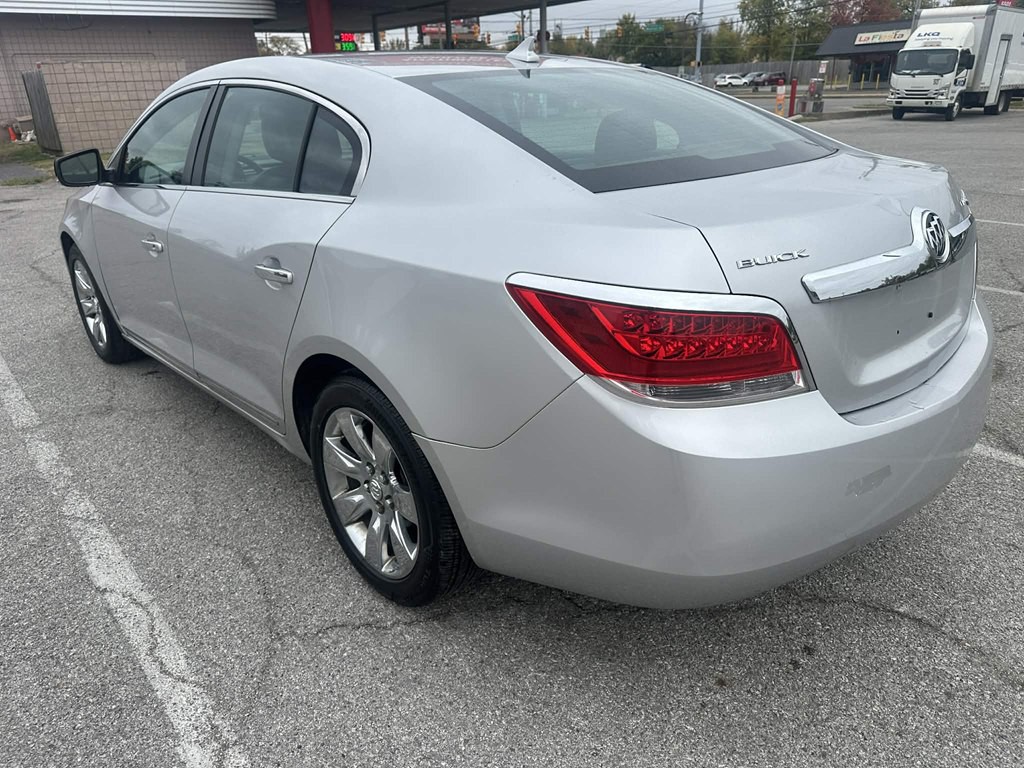 2011 Buick Lacrosse Image 4