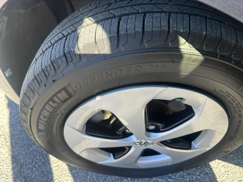 2015 Toyota Prius Image 16