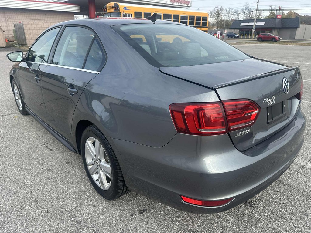 2013 Volkswagen Jetta Image 4