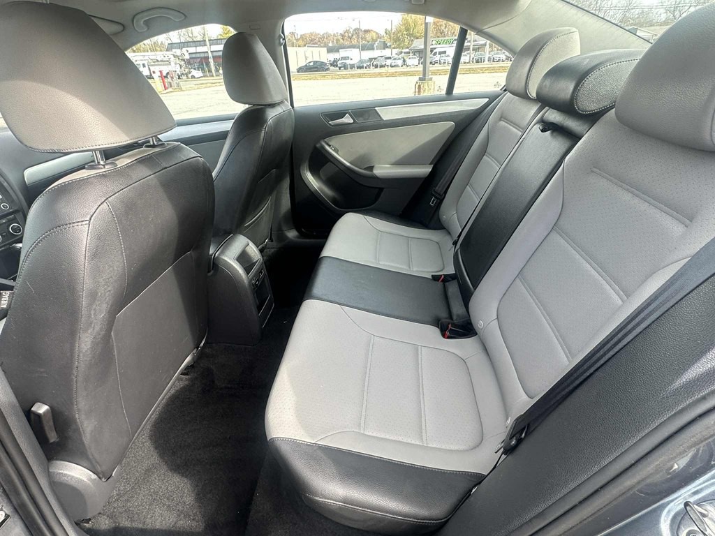 2013 Volkswagen Jetta Image 10