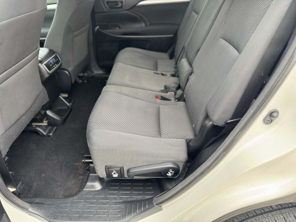 2015 Toyota Highlander Image 10