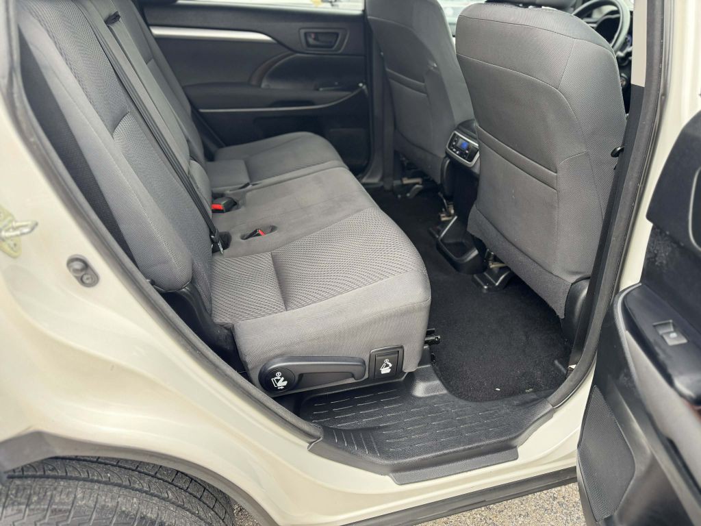 2015 Toyota Highlander Image 12