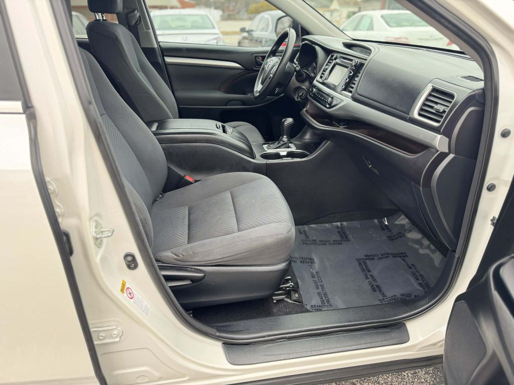 2015 Toyota Highlander Image 13