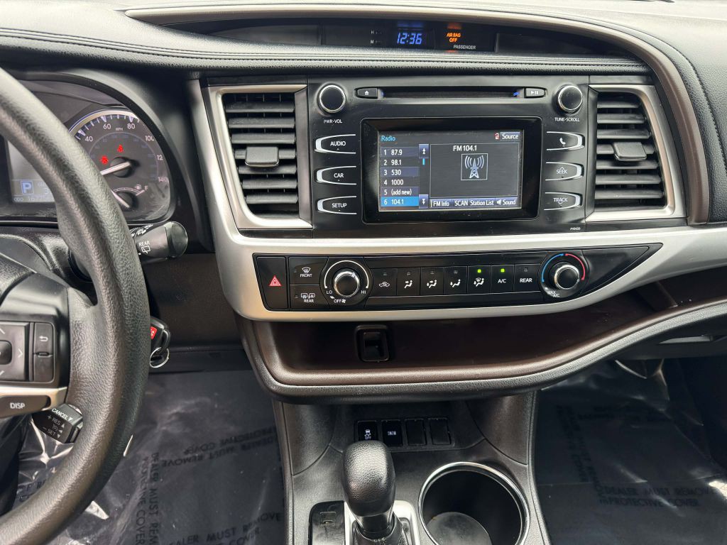 2015 Toyota Highlander Image 16