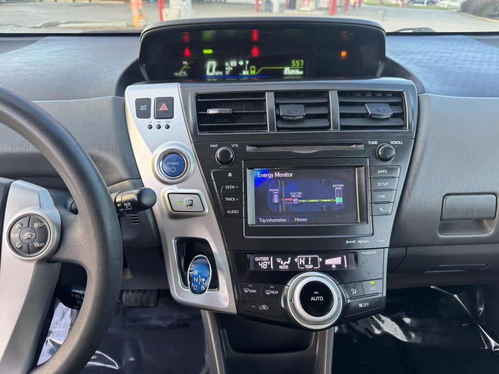2013 Toyota Prius Image 16