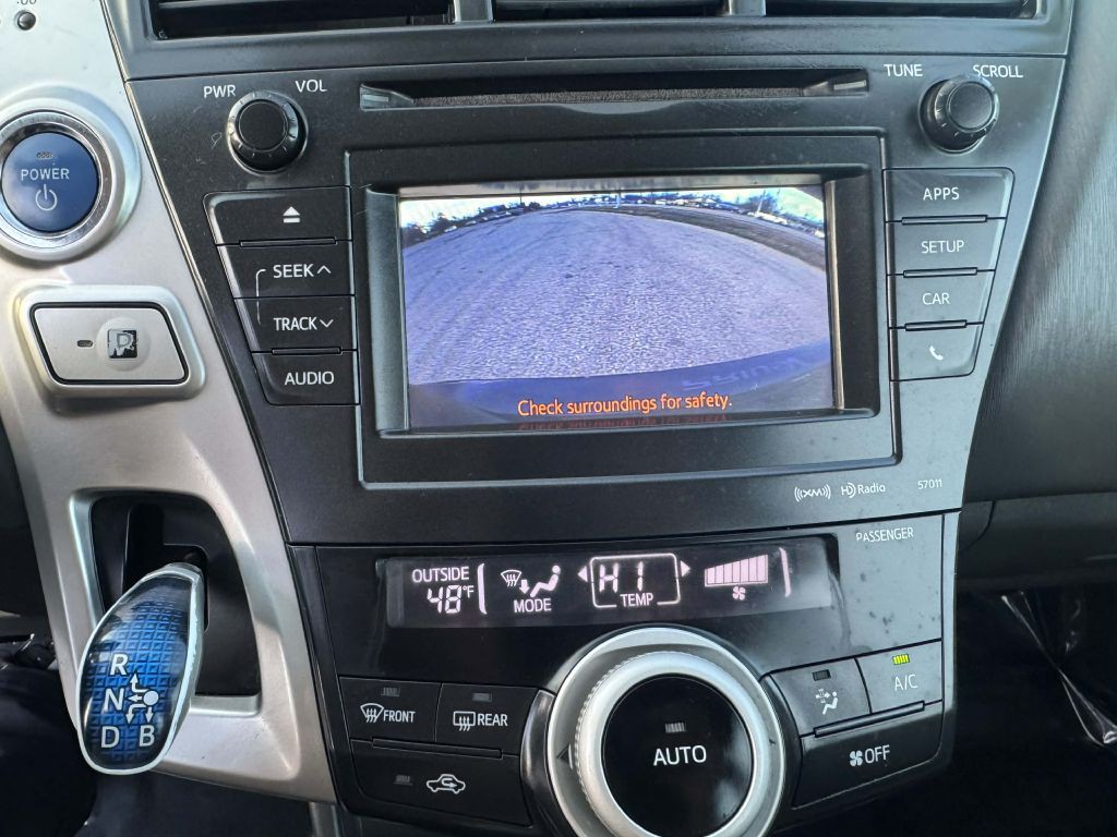 2013 Toyota Prius Image 17