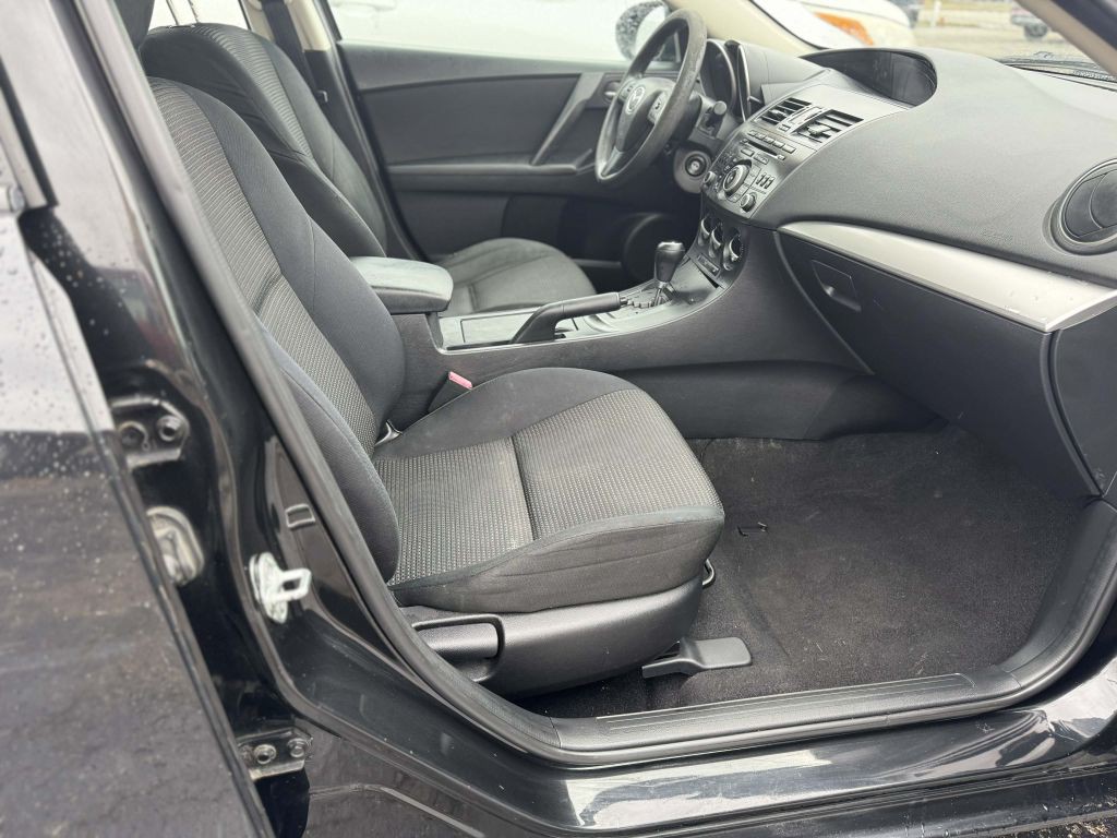 2013 Mazda Mazda3 Image 12