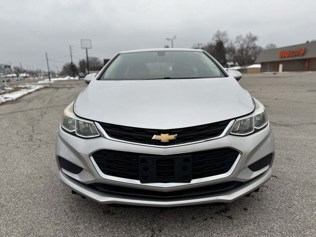 2016 Chevrolet Cruze Image 2