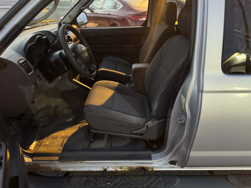 2004 Nissan Frontier Image 9