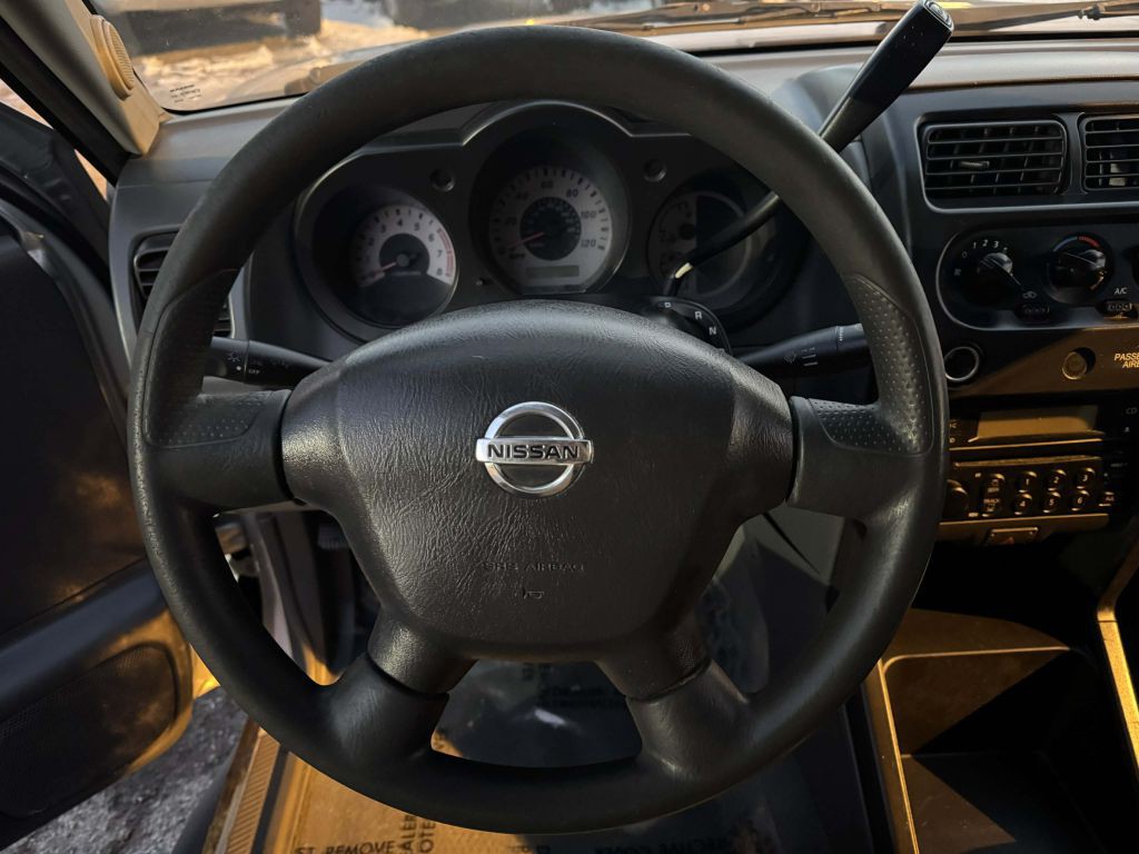 2004 Nissan Frontier Image 11