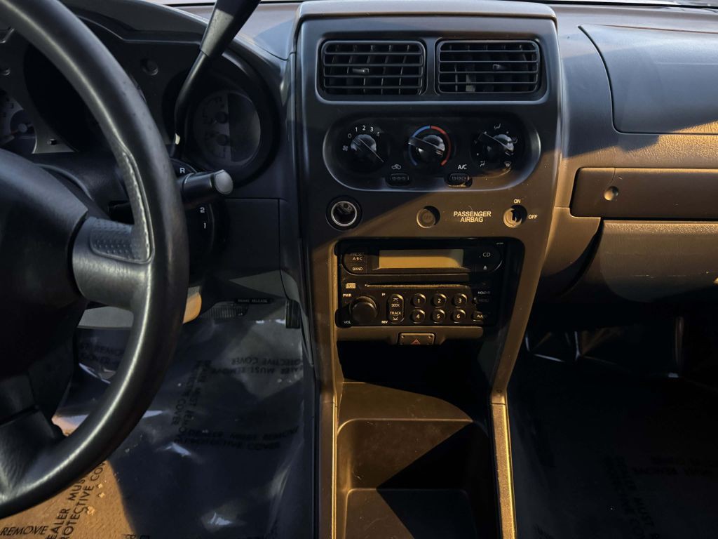 2004 Nissan Frontier Image 12