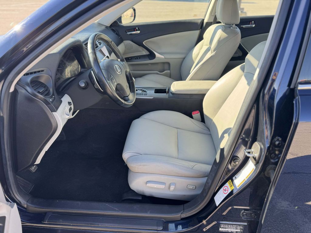 2008 Lexus IS Image 9