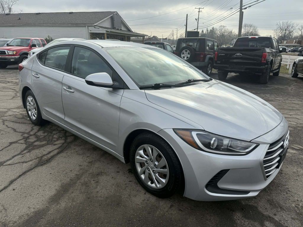 2017 Hyundai Elantra Image 2