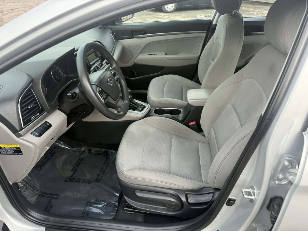 2017 Hyundai Elantra Image 9