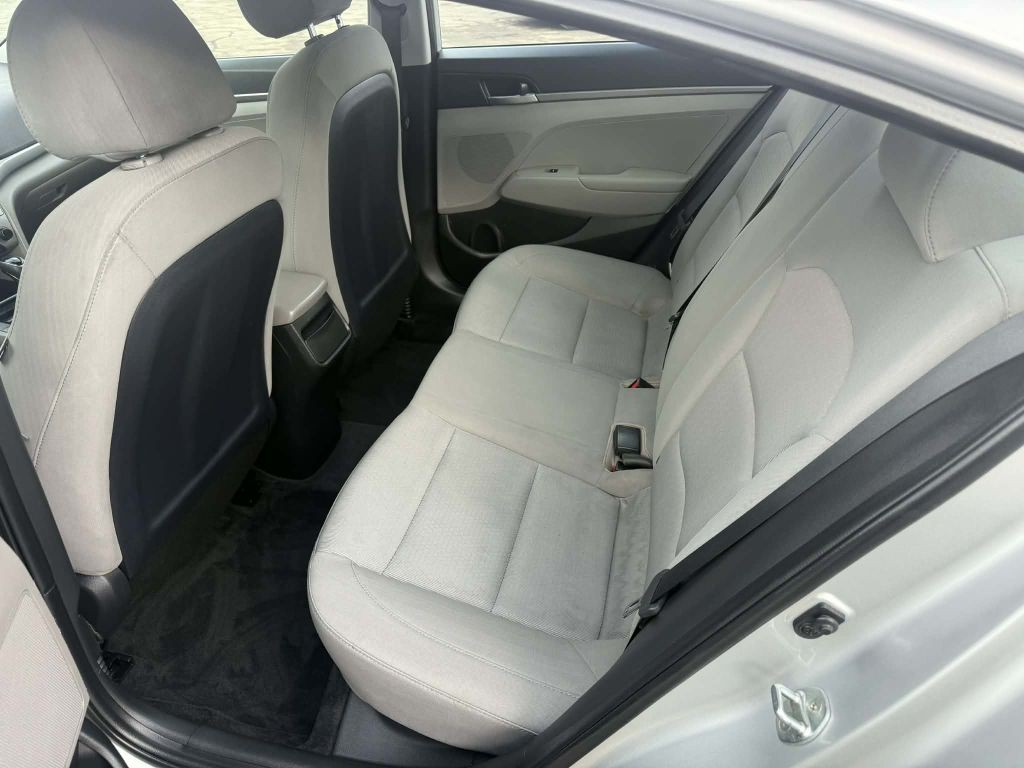 2017 Hyundai Elantra Image 10