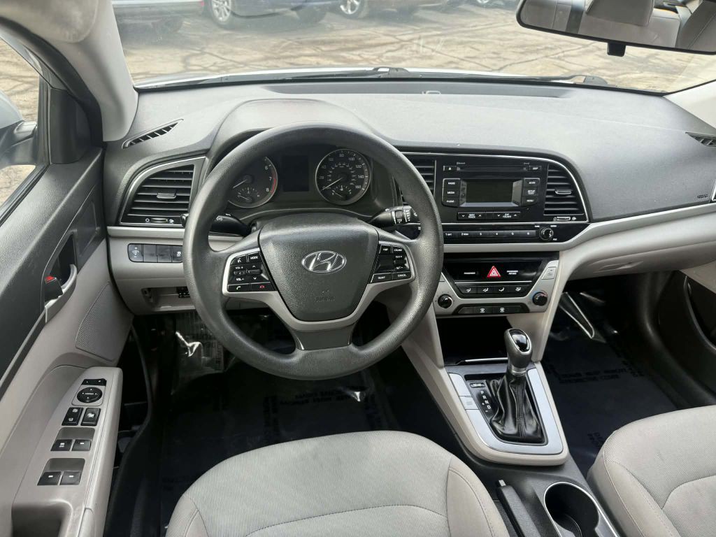 2017 Hyundai Elantra Image 11