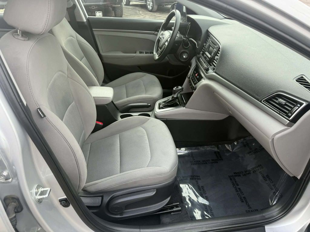 2017 Hyundai Elantra Image 13