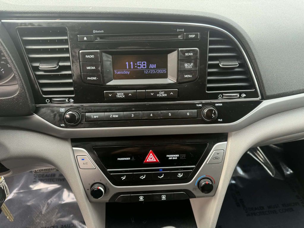 2017 Hyundai Elantra Image 15