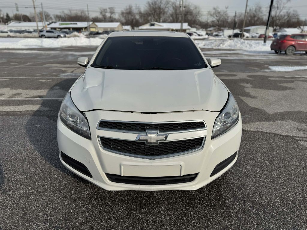 2014 Chevrolet Malibu Image 2