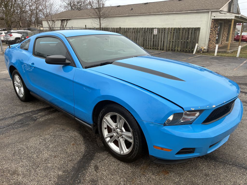 2010 Ford Mustang Image 2