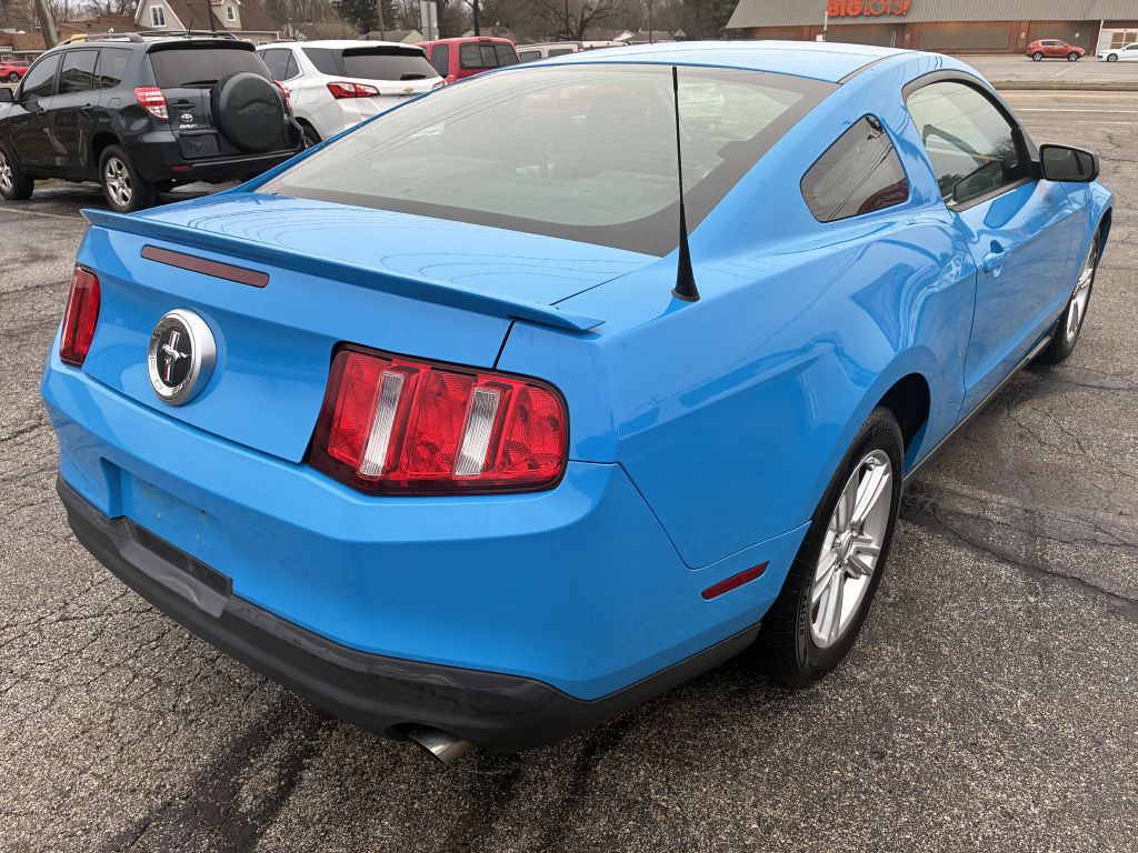2010 Ford Mustang Image 5
