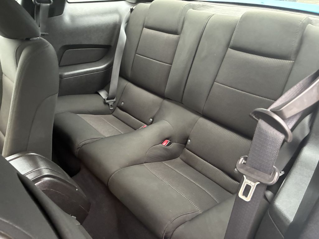 2010 Ford Mustang Image 10