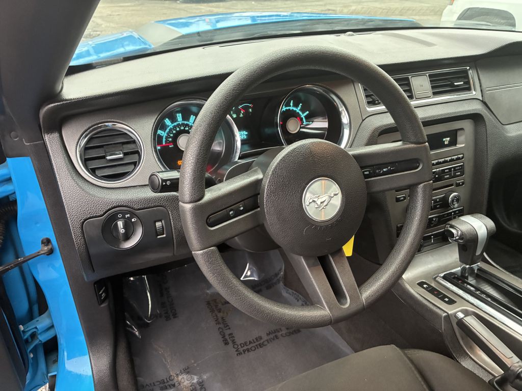 2010 Ford Mustang Image 11