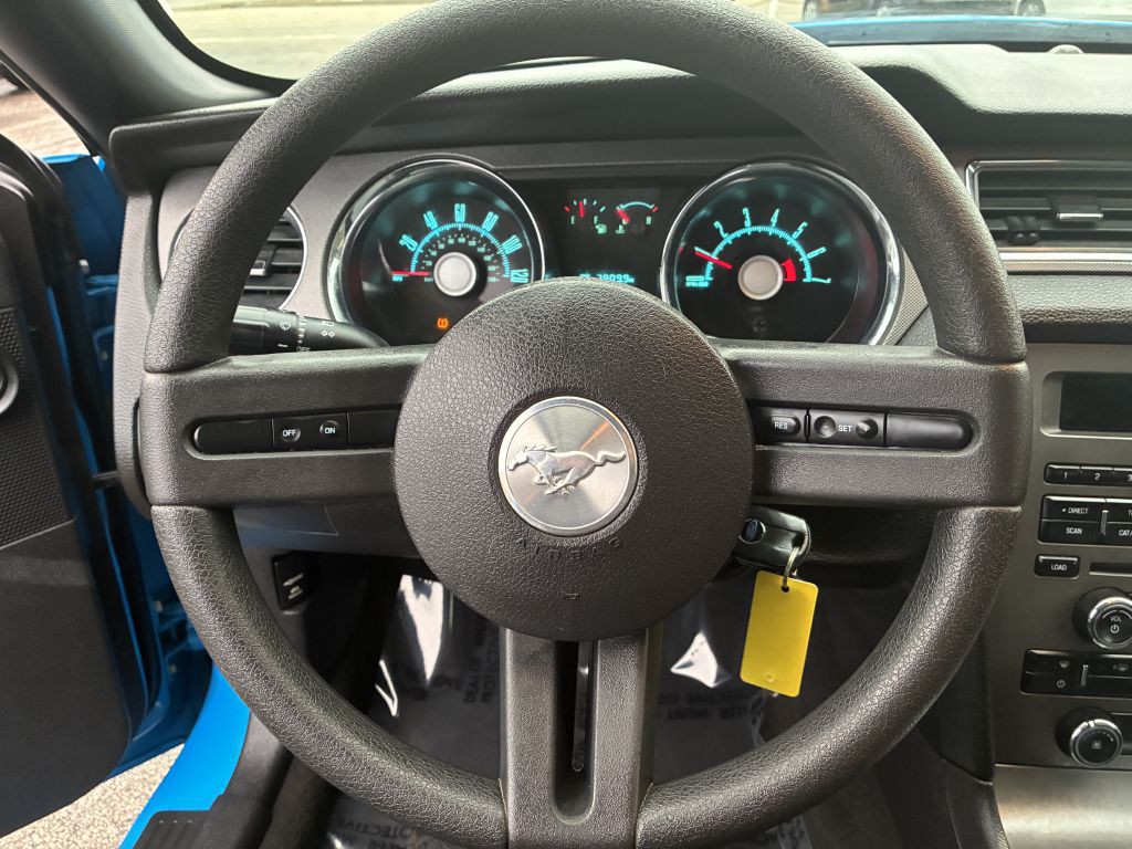 2010 Ford Mustang Image 13